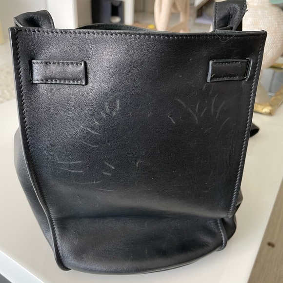 C Pre-owned Elegant black
Leather Shoulder Bag - Picture 8 of 8